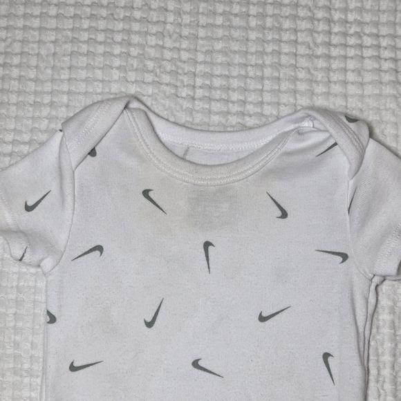 Nike Baby Onesies Bundle (5) - Picture 9 of 10